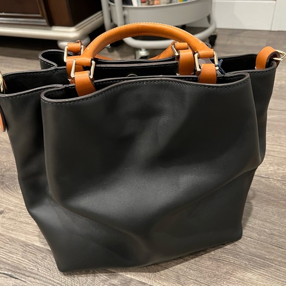 Back dooney and Bourke purse - Picture 2 of 4